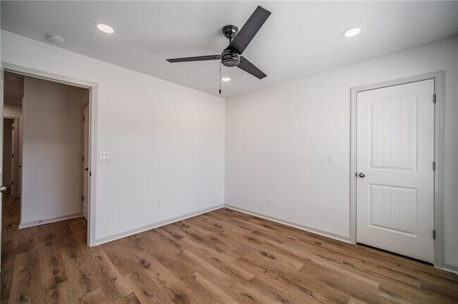 Building Photo - 796 Grenier Terrace NE