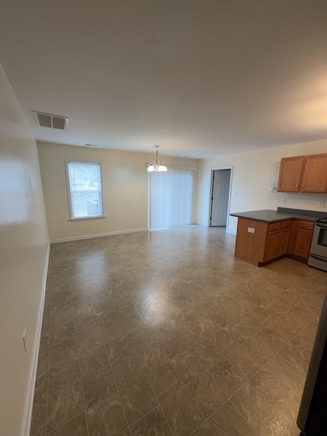 Building Photo - Charming 4 Bedroom, 2 Bath Home - 300 Shif...