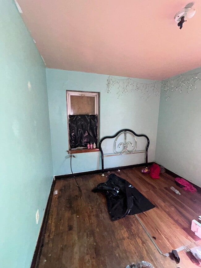 Building Photo - 5556 Floy Ave