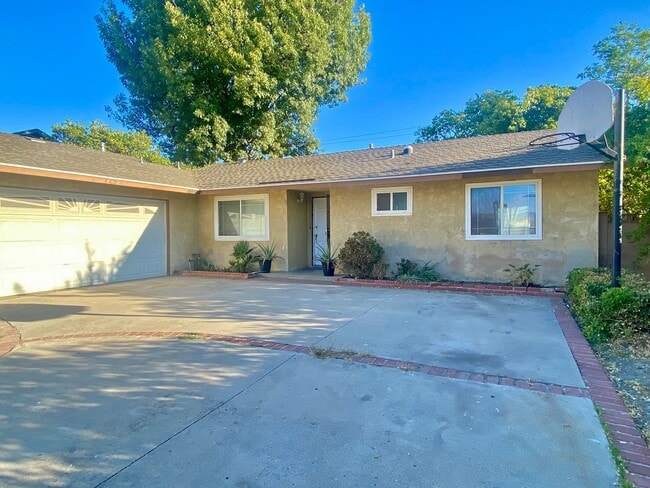Primary Photo - Beautiful Single Story Home Across From Ro...