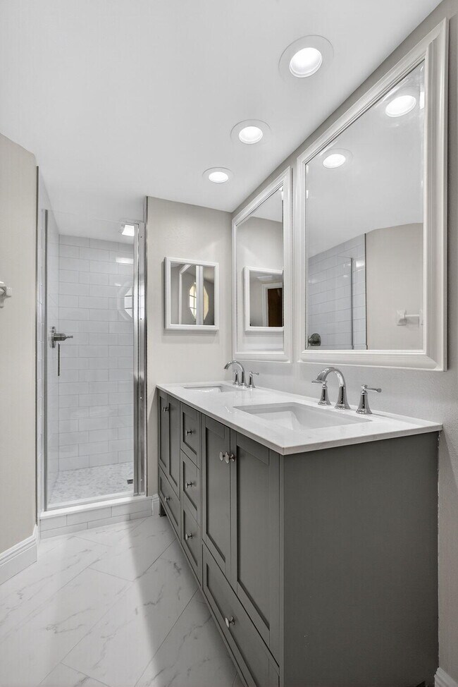 Building Photo - 246 Seabreeze Cir