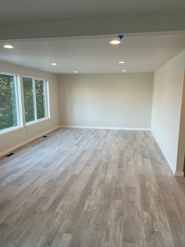 Building Photo - W55-56