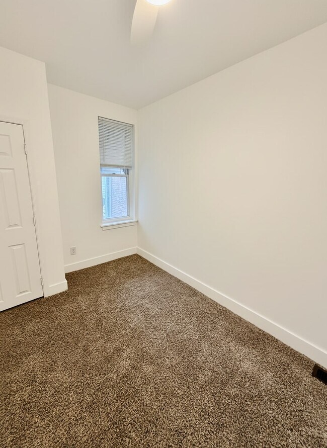 Building Photo - 2072 Pickwick St