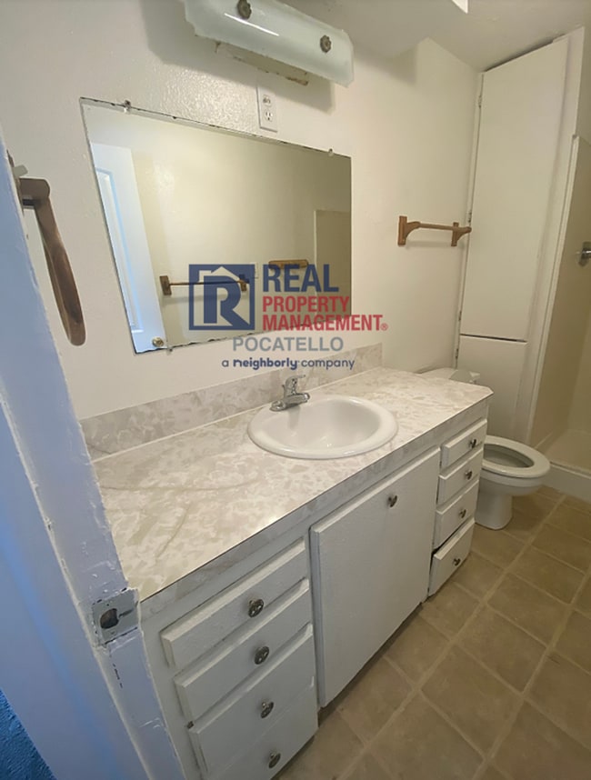 Building Photo - 2 Bed 2 Bath Duplex