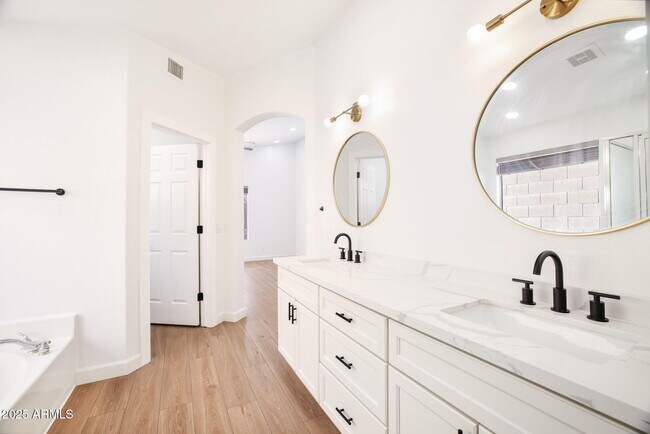 Building Photo - 16025 S 18th Dr