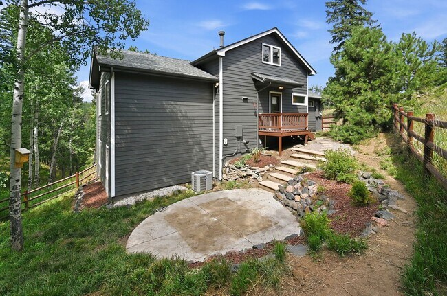 Building Photo - Beautiful mountain home