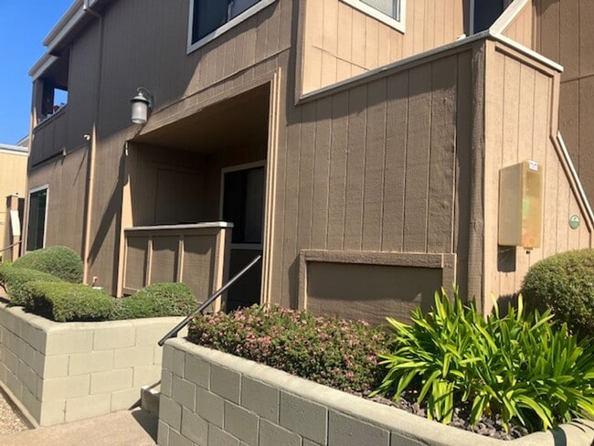 Primary Photo - Great One Bedroom Condo in Monterey