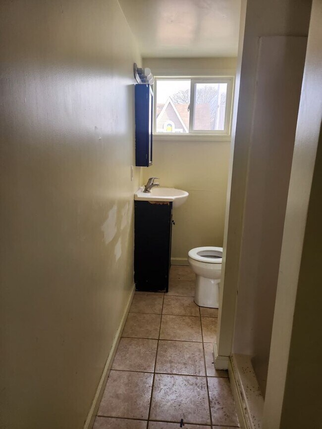 Building Photo - 413-415-415 N 6th Ave