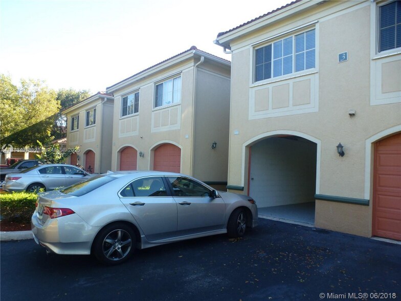 Primary Photo - 2474 Centergate Dr
