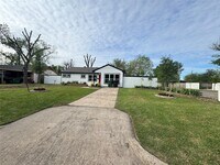 Building Photo - 6645 Lodge St