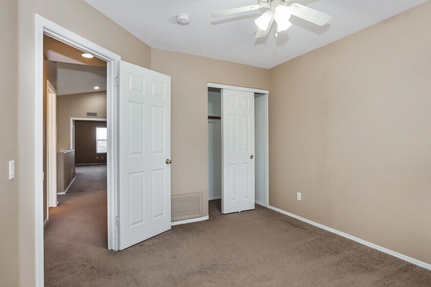 Building Photo - 250 W Juniper Ave