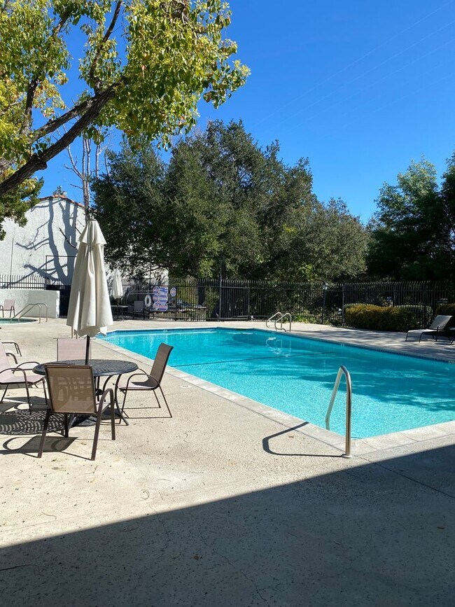 Building Photo - Beautifully Renovated 3+2 Creekside Condo in Calabasas