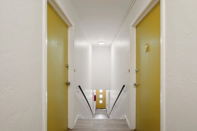 Building Photo - 1202 Pierce St