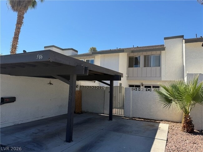 Building Photo - 586 Willow Green Dr