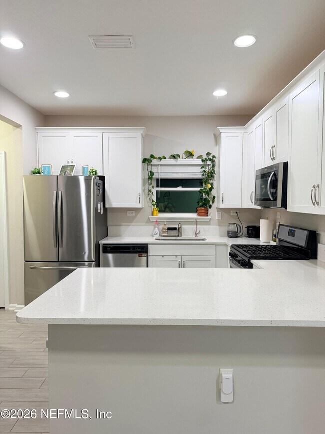 Building Photo - 70 Golden Fern Dr