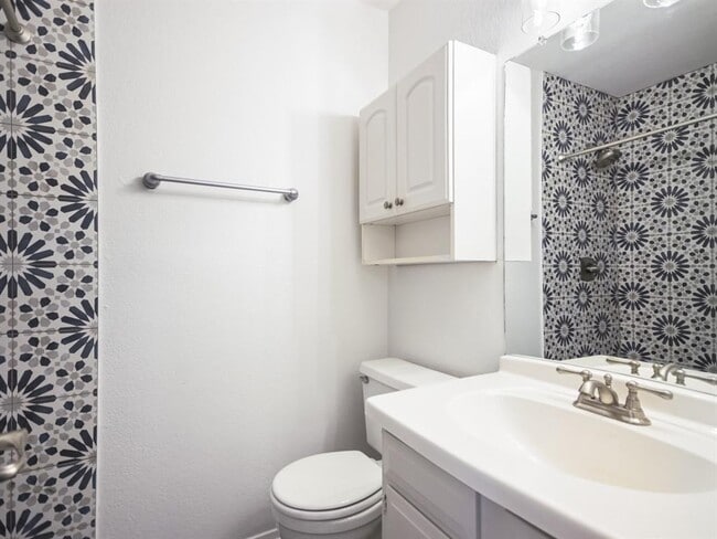 Building Photo - 3504 Gable Dr