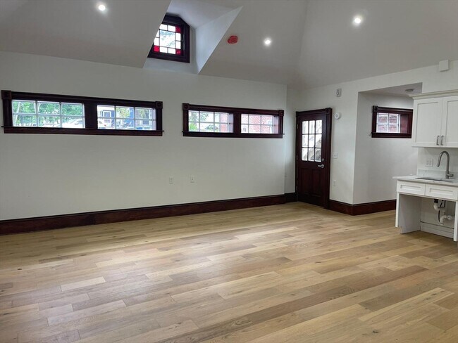 Building Photo - 41 Summer St