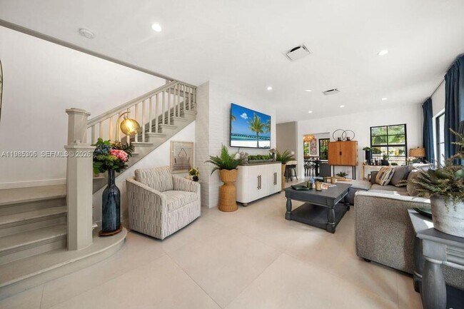 Building Photo - 151 NE 43rd St