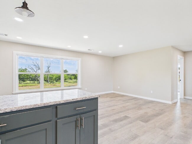 Building Photo - 3-Bedrooms with 2 Full Baths in Harper, TX!"