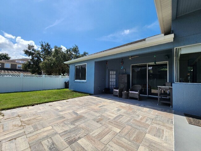 Building Photo - Beautiful 4 Bedroom 4 Bath Home In Ruskin