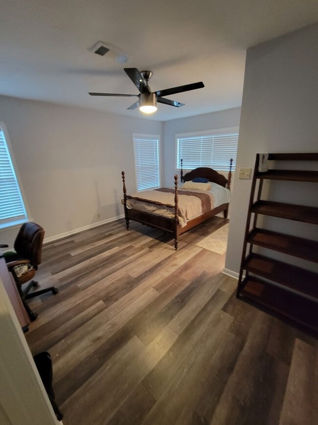 Building Photo - Bryan - 3 bed/ 2 bath / 2 car garage house with fenced back yard, near Texas A&M