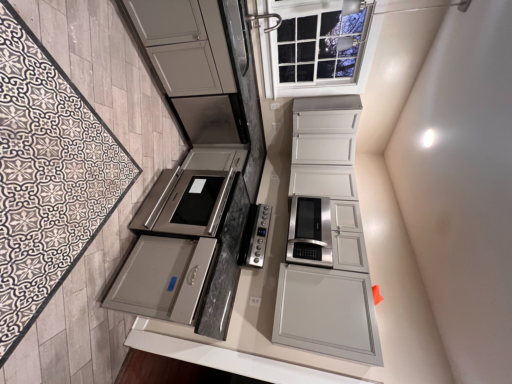 Building Photo - 1152 W High St