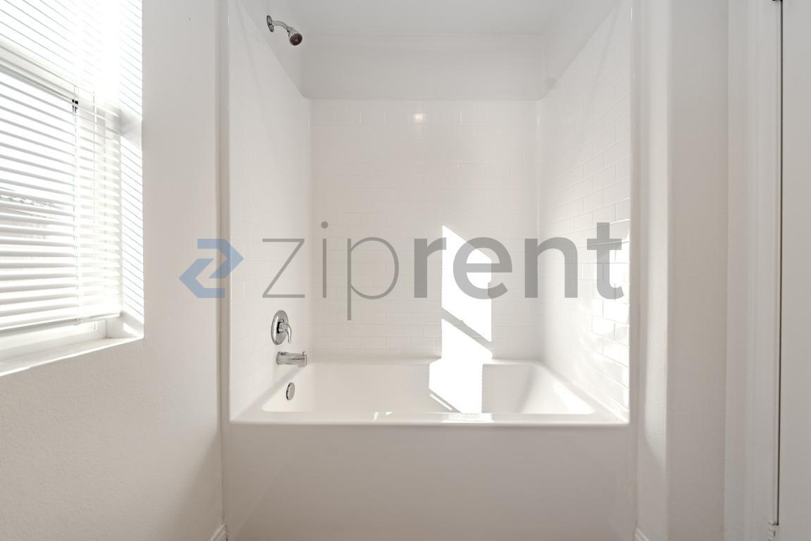 Building Photo - 2023 E Lingard St