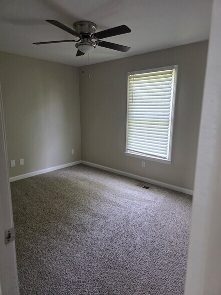 Building Photo - 620 Flower Dr