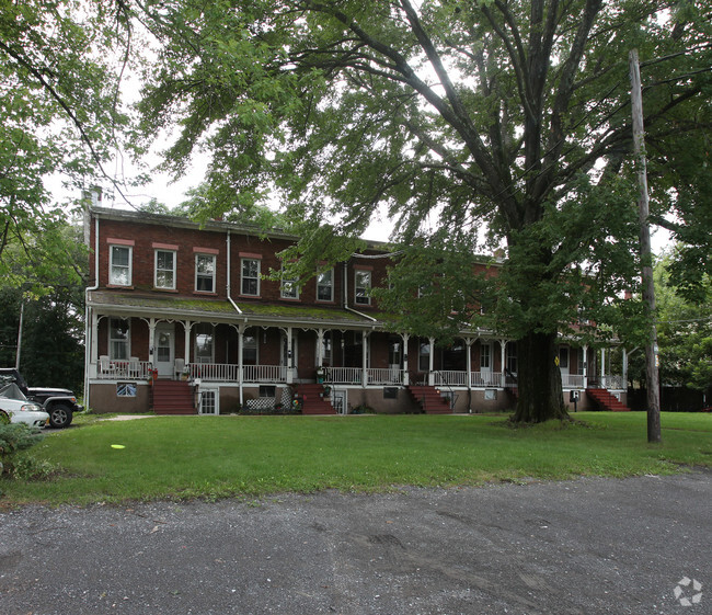 Primary Photo - 2 Washburn Ter