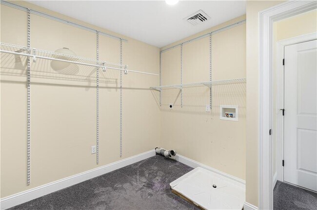 Building Photo - 20 Vanderbilt Ln
