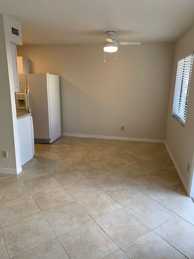 Building Photo - Available 5/10 -  Annual Condo Rental in South Naples