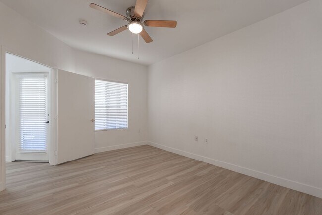 Building Photo - 10245 S Maryland Pkwy