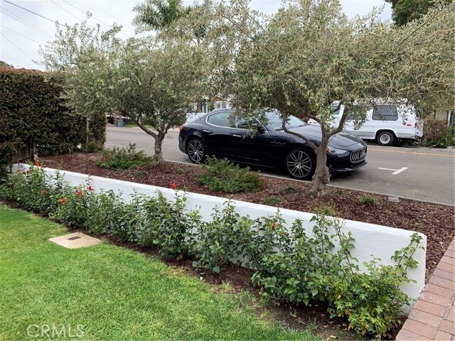 Building Photo - 480 Thalia St