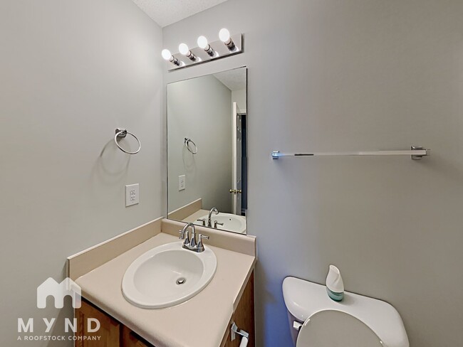 Building Photo - 2369 Sapphire Ct