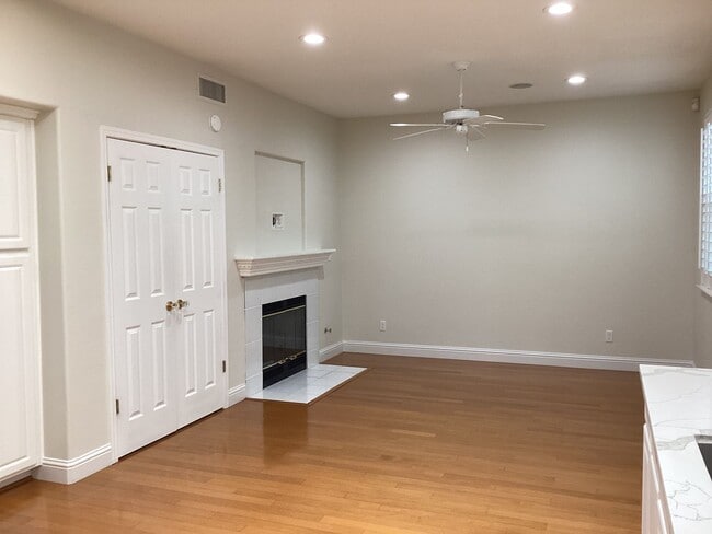 Building Photo - 741 W Barcelona Ln