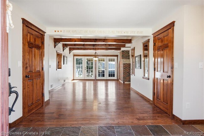 Building Photo - 2739 Lakeridge Ave