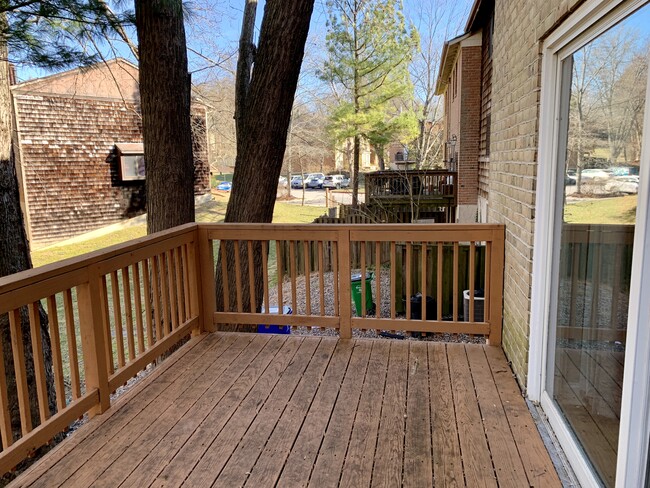 Ground Level Deck - 7359 Hickory Log Cir