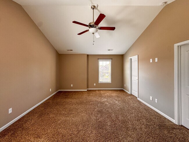 Building Photo - Beautiful 4 Bed 3.5 Bath Home in Jack Britt School District