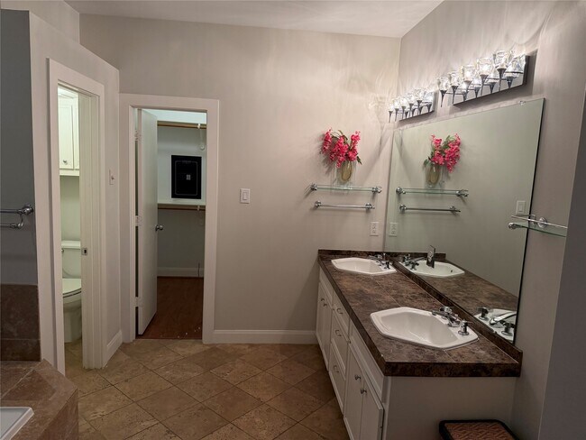 Building Photo - 9833 Marlink