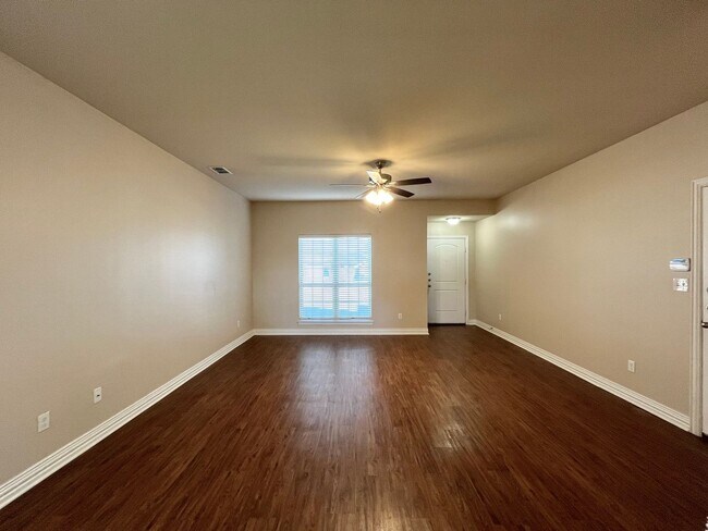 Building Photo - 319 Princess Pl.