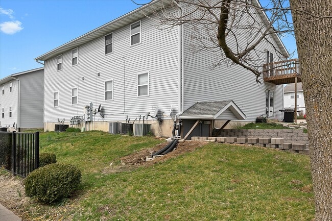 Building Photo - 2636 Villa Park Dr