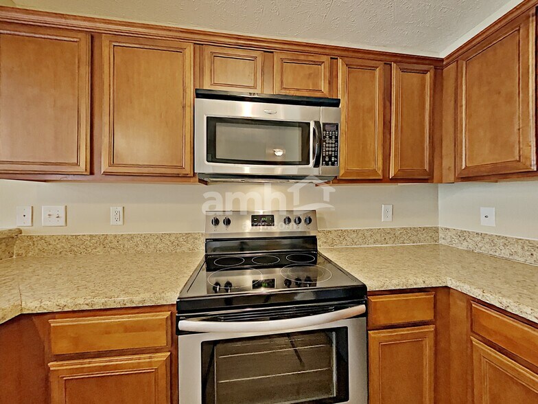 Building Photo - 2053 Leefield Dr