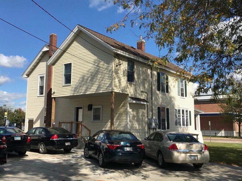 Building Photo - 1121 Broadway St S