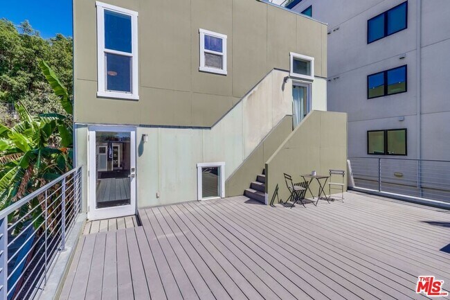 Building Photo - 348 Patton St