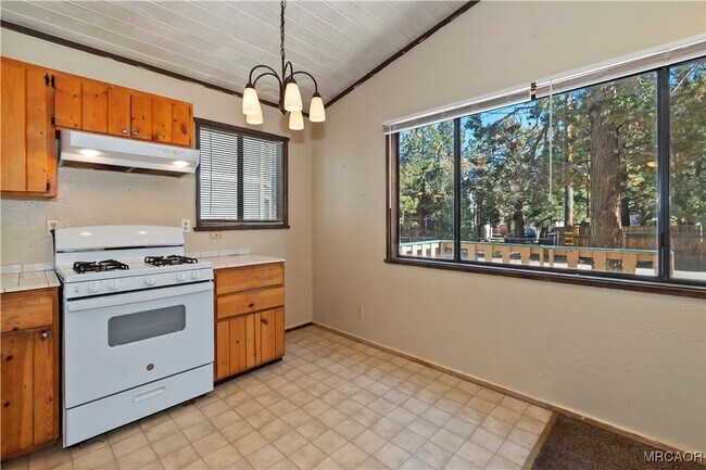 Building Photo - Big Bear City/Erwin Lake Area