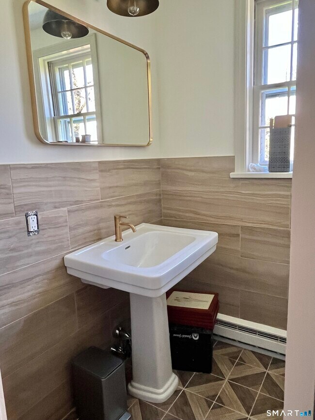 Building Photo - 39 Main St