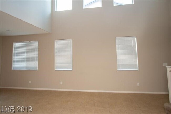 Building Photo - 6037 S Moonlight Beach