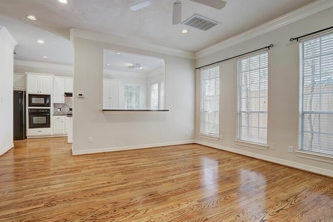 Building Photo - 2822 Briarhurst Park