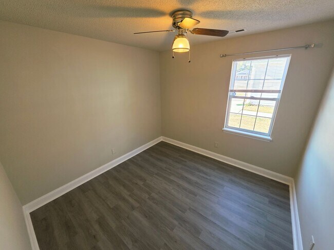 Building Photo - 4 Bedroom 2 BA Horse Creek Farms