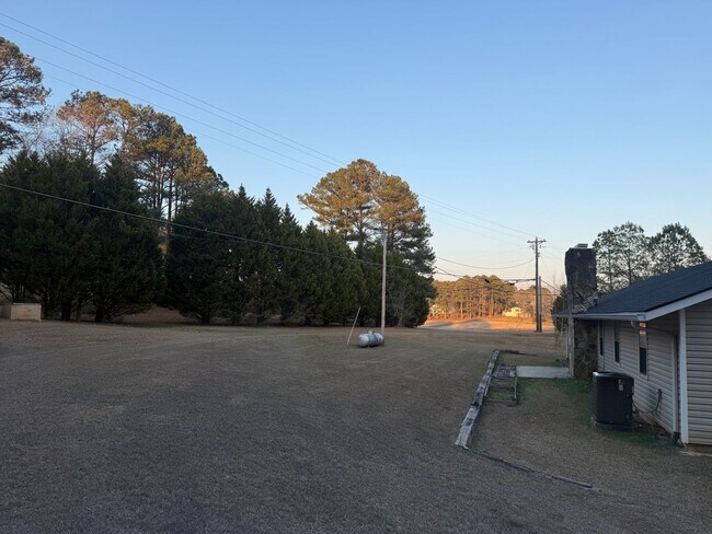 Building Photo - Renovated countryside 4 bedroom 2 bathroom ranch on 2 acres! Must see!